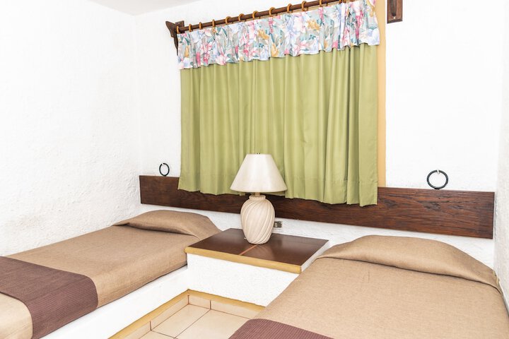 Room 9 of 35