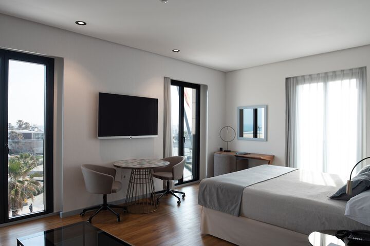 Room 32 of 168