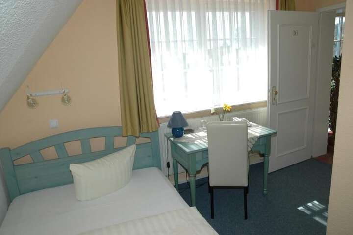 Room 8 of 30
