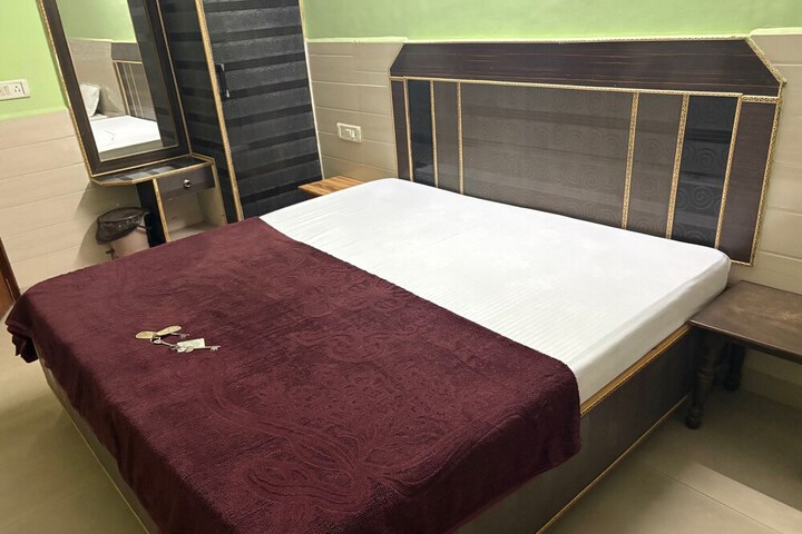 Room 8 of 15