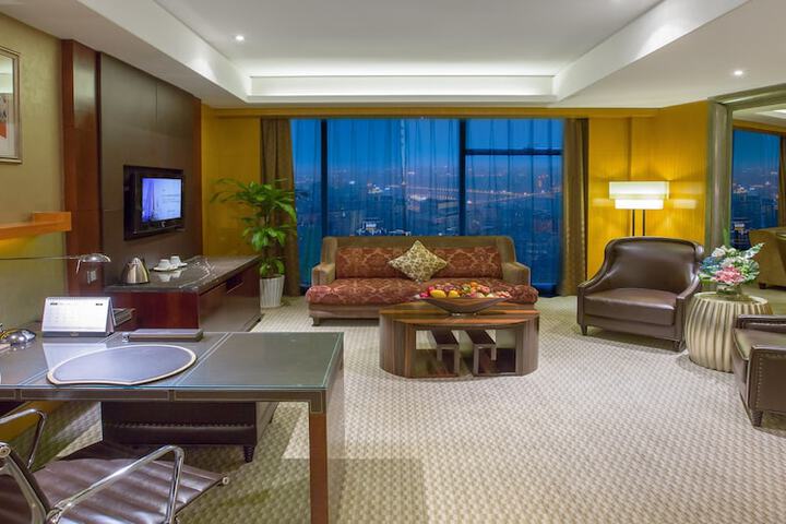 Room 11 of 121