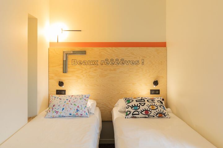Room 2 of 86