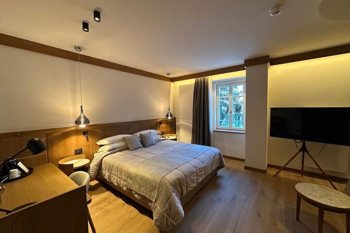 Room 10 of 106