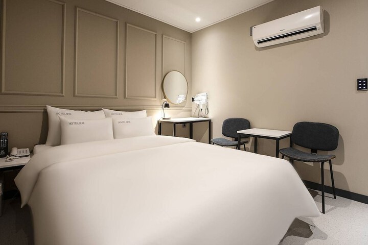 Room 8 of 78