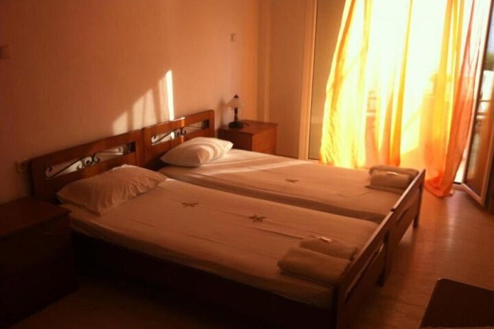 Room 6 of 32