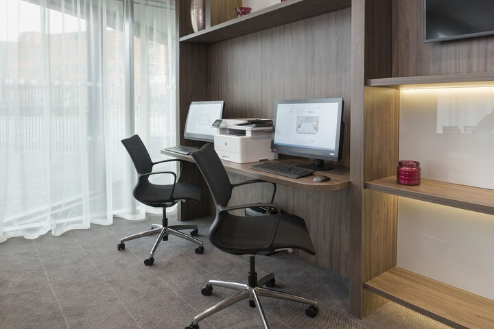 Business Center 65 of 70