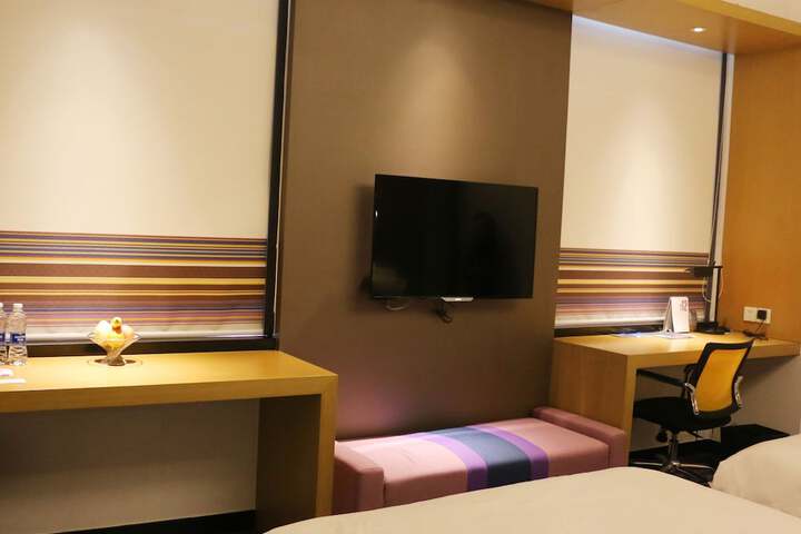 Room 17 of 47