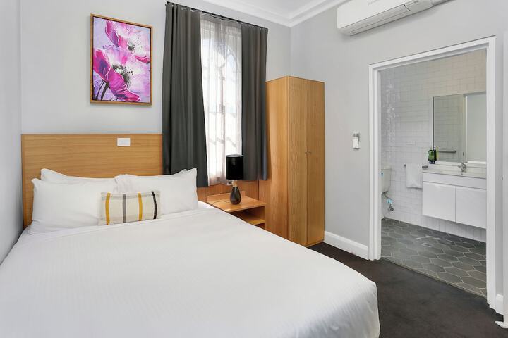 Room 17 of 48