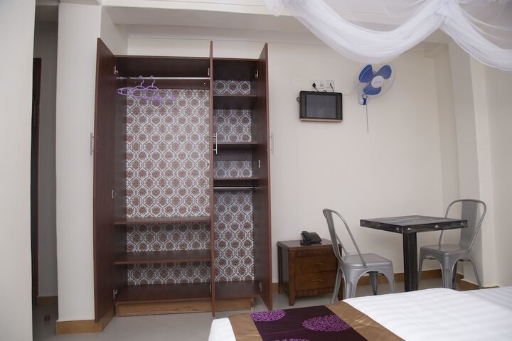 Room 4 of 24