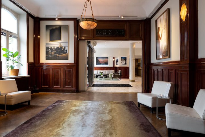 Entrance & Lobby