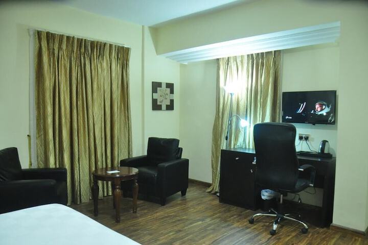 Room 10 of 20