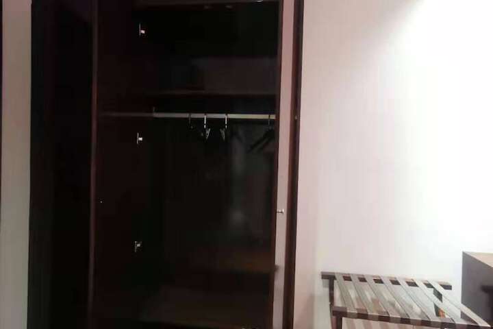 Room 13 of 20