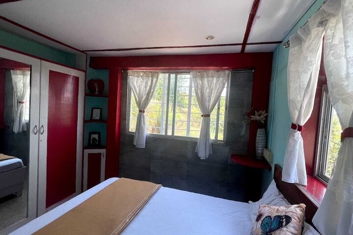 Room 8 of 65