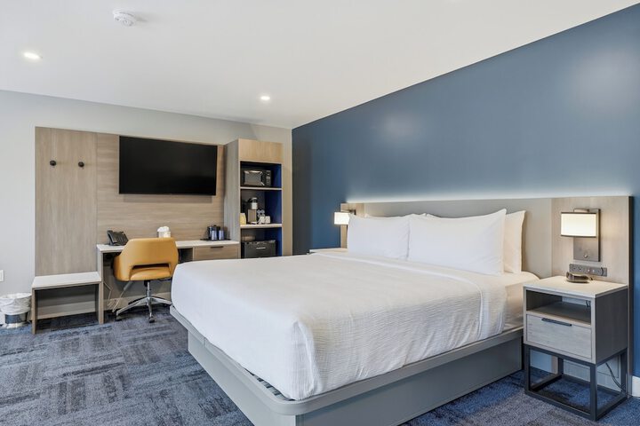 Room 4 of 65