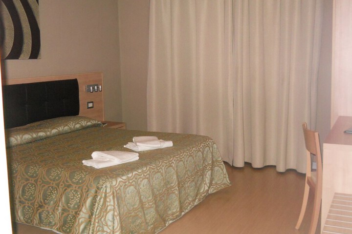 Room 12 of 66