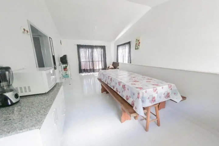Room 2 of 10