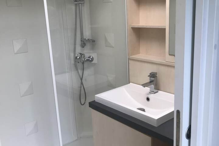 Room 8 of 25