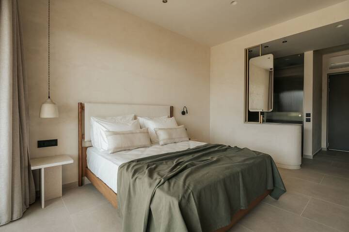 Room 3 of 42