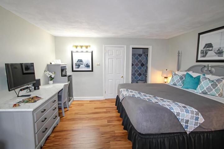 1 King Bed (6 of 6)