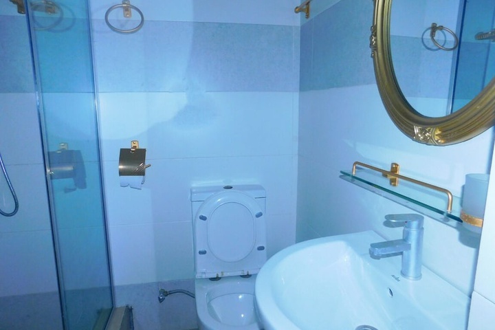 Room 9 of 14