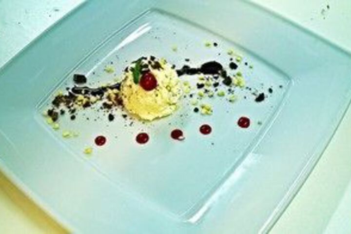 Lounge 15 of 68