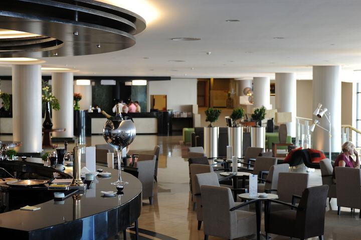 Lounge 107 of 133