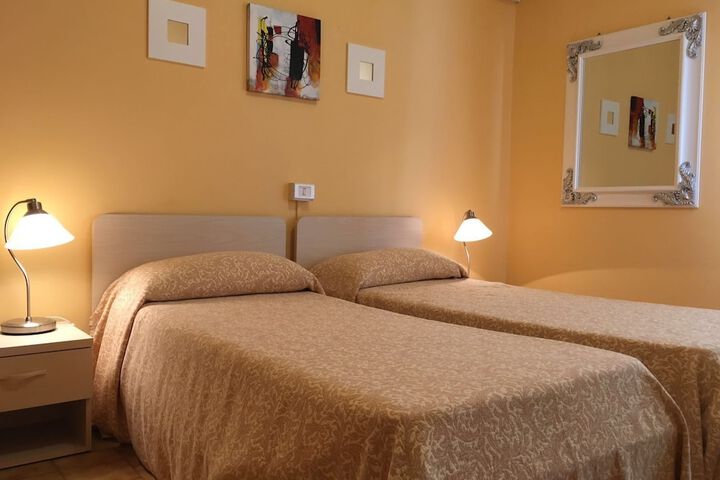 Room 9 of 38