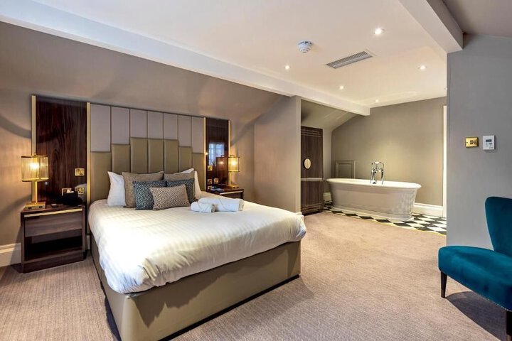 Room 12 of 19