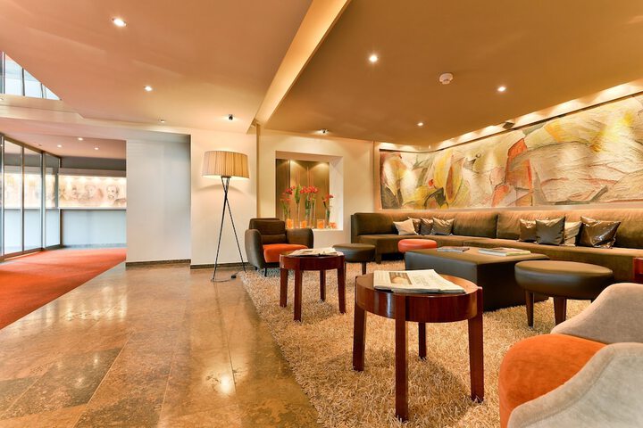Entrance & Lobby
