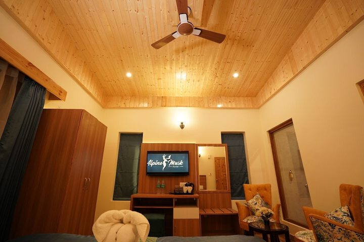 Room 5 of 68