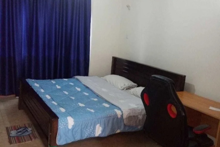 Room 2 of 6