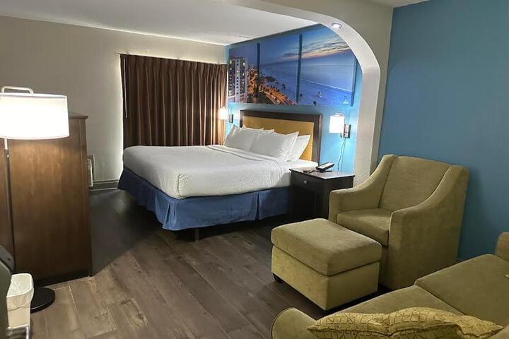 1 King Bed (9 of 9)