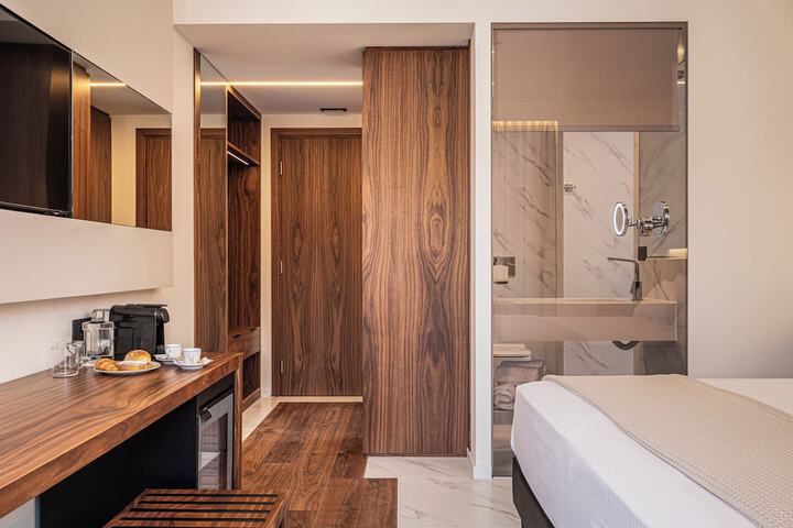 Room 33 of 107