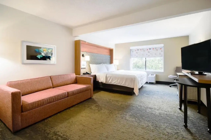 Room 9 of 27