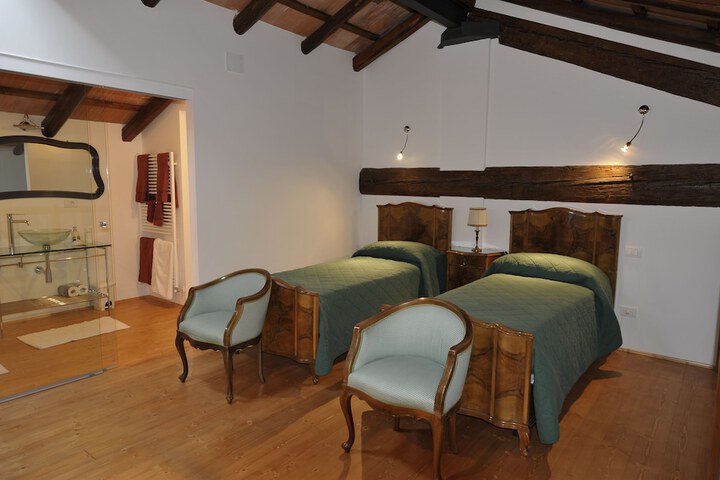 Room 2 of 15