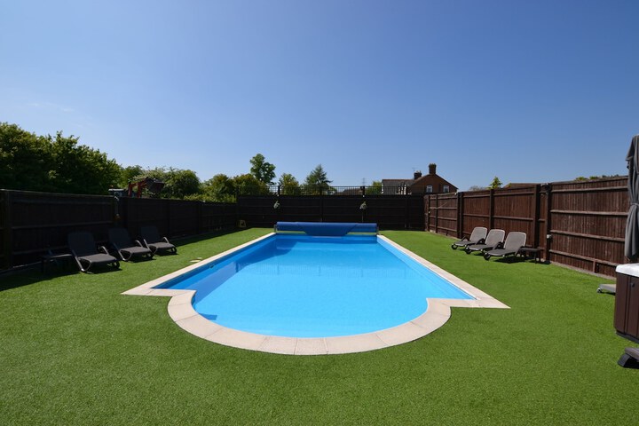 Pool 40 of 75