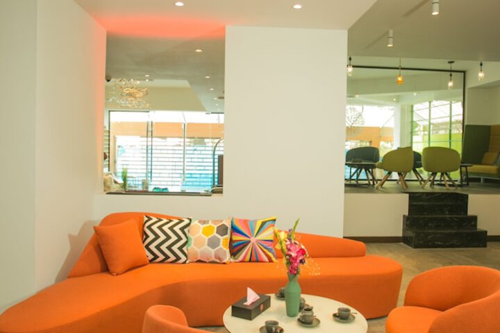 Lounge 40 of 45