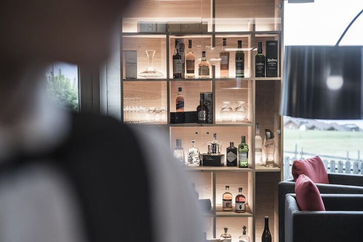 Lounge 24 of 45