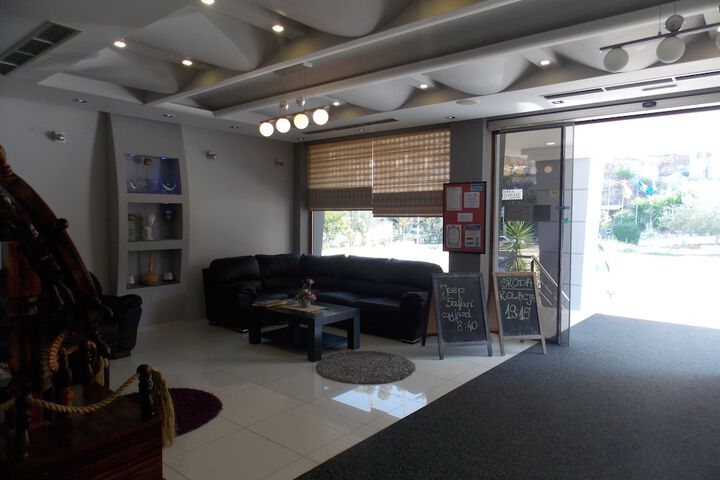 Hotel 2 of 135