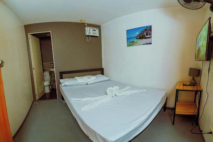 Room 5 of 28
