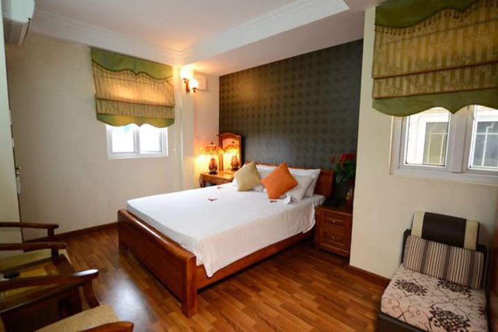 Room 4 of 30