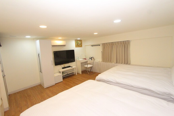 Room 37 of 246