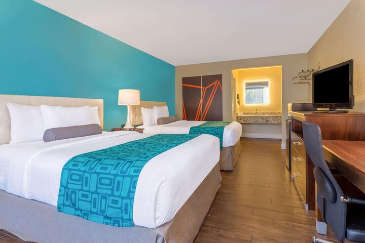 2 Queen Beds Accessible (9 of 13)