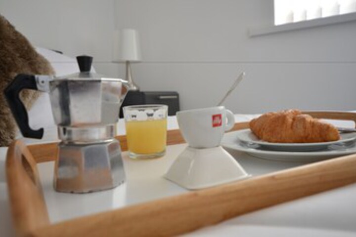 Breakfast/Coffee Service 4 of 11