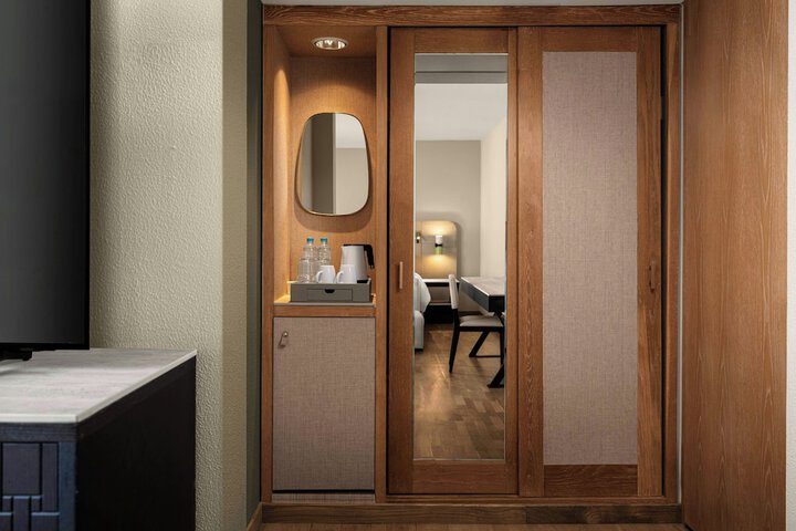 Room 47 of 185