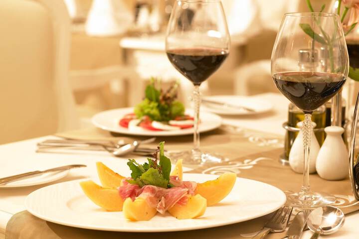 Dining 92 of 133