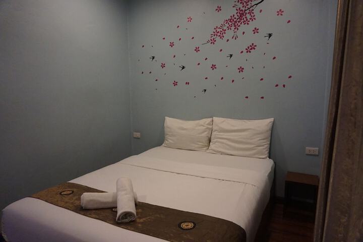 Room 12 of 27