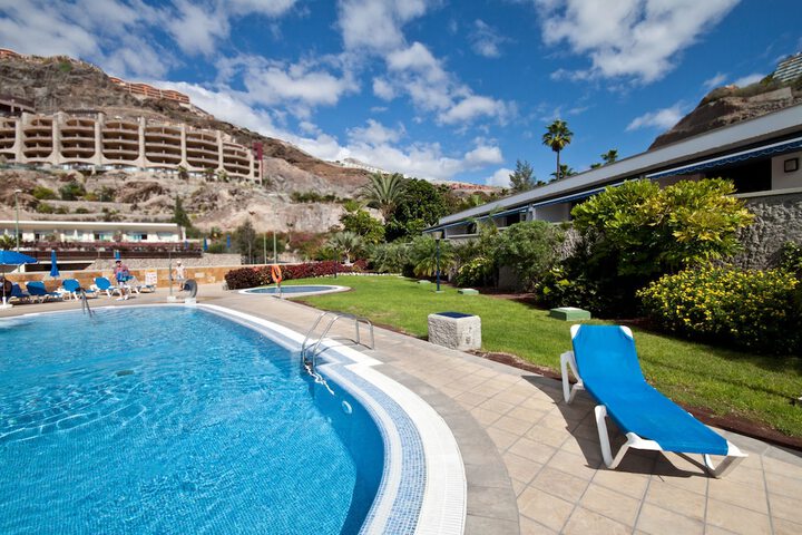 Hotel with Pool