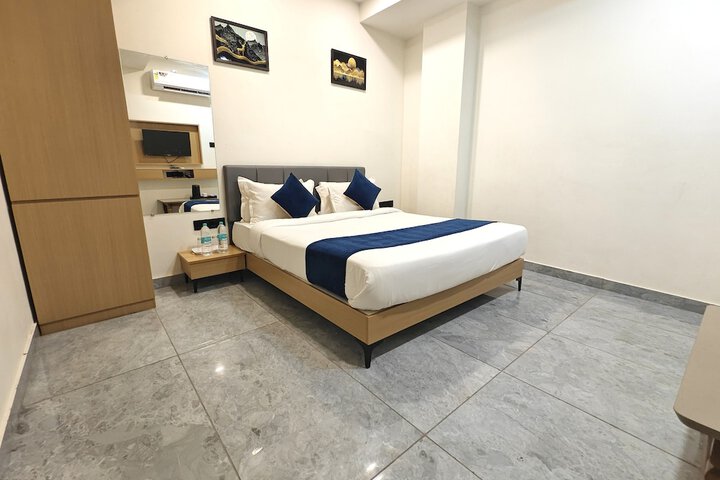 Room 10 of 20