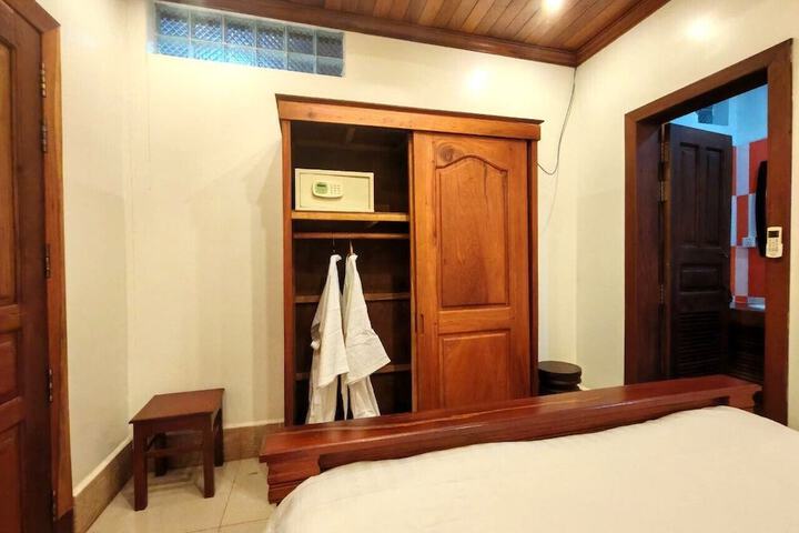 Room 27 of 71
